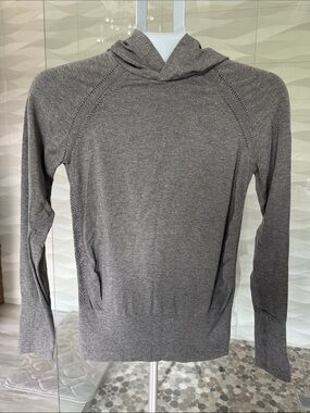 Fabletics Women’s Gray Long Sleeve Performance Hooded Top with perforations XS